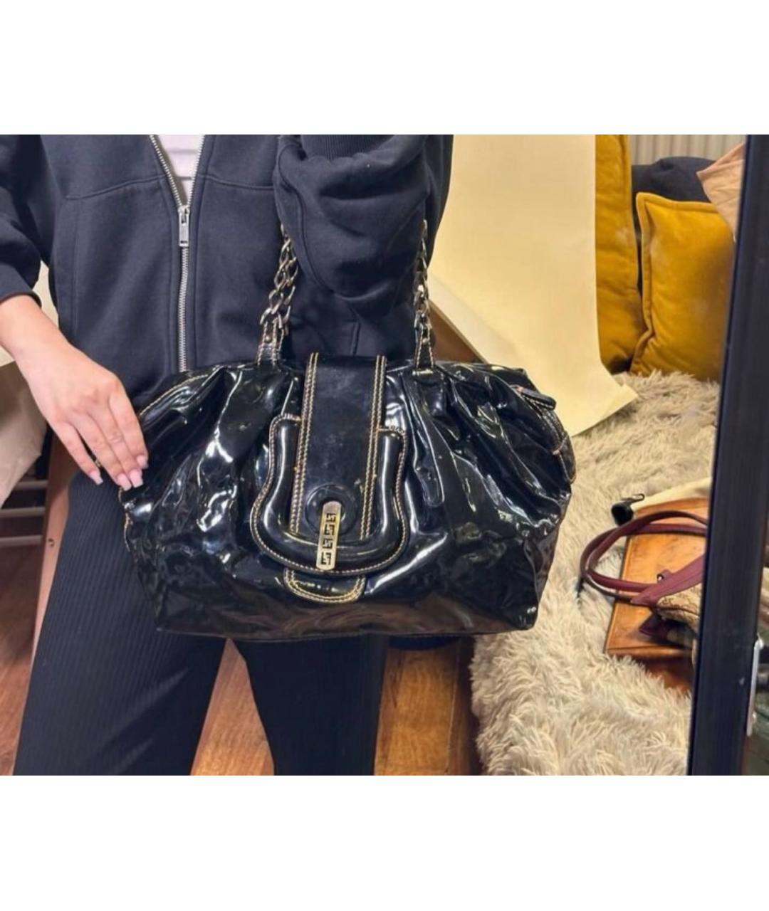 FENDI Черная сумка с короткими ручками из лакированной кожи, фото 3