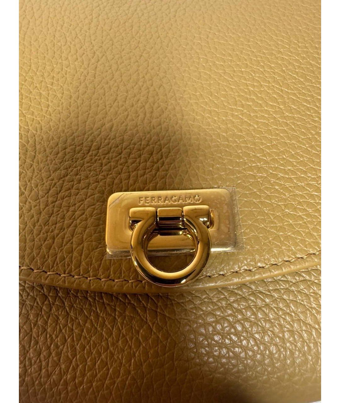 FERRAGAMO Бежевая кожаная сумка через плечо, фото 6