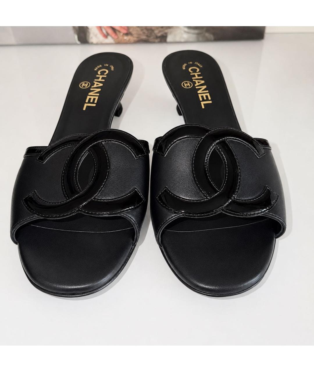 CHANEL Черные кожаные мюли, фото 2