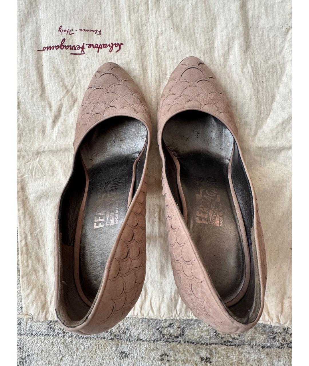 FERRAGAMO Бежевые замшевые туфли, фото 3
