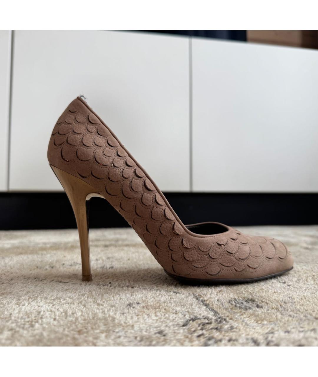 FERRAGAMO Бежевые замшевые туфли, фото 8