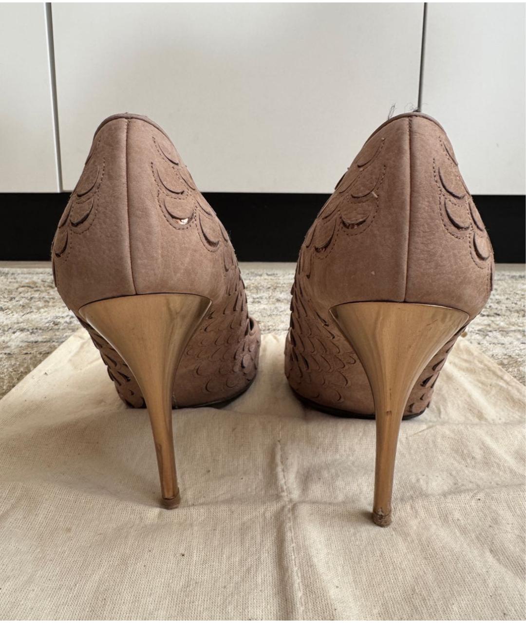 FERRAGAMO Бежевые замшевые туфли, фото 4
