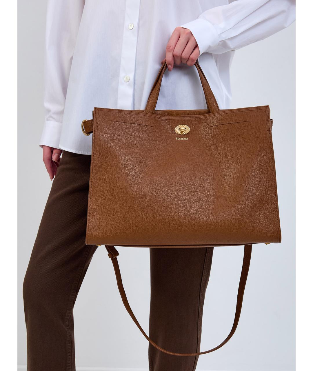 BURBERRY Коричневая кожаная сумка с короткими ручками, фото 2