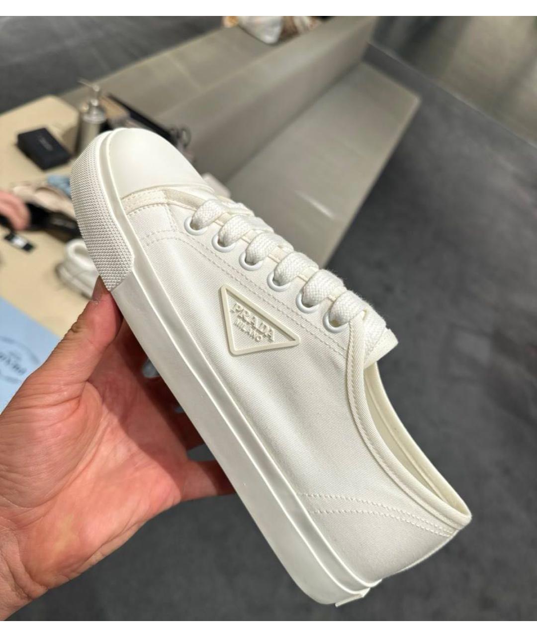 PRADA Белые текстильные кеды, фото 2