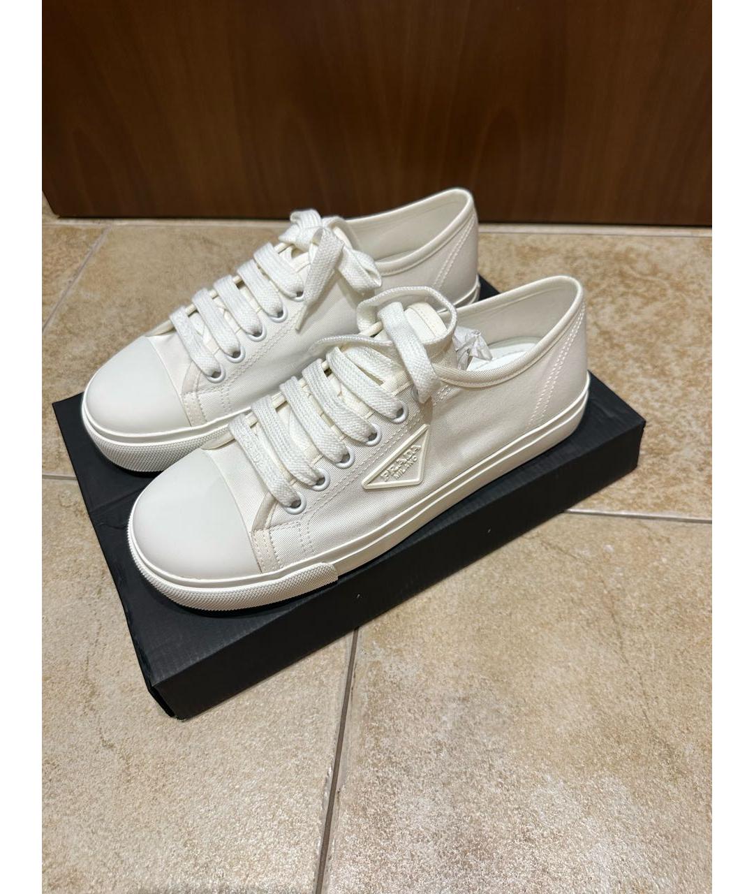 PRADA Белые текстильные кеды, фото 4