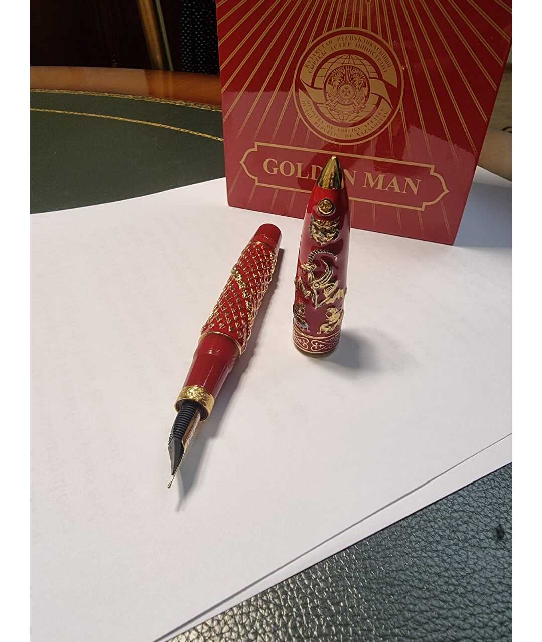VISCONTI Красная позолоченная перьевая ручка, фото 3