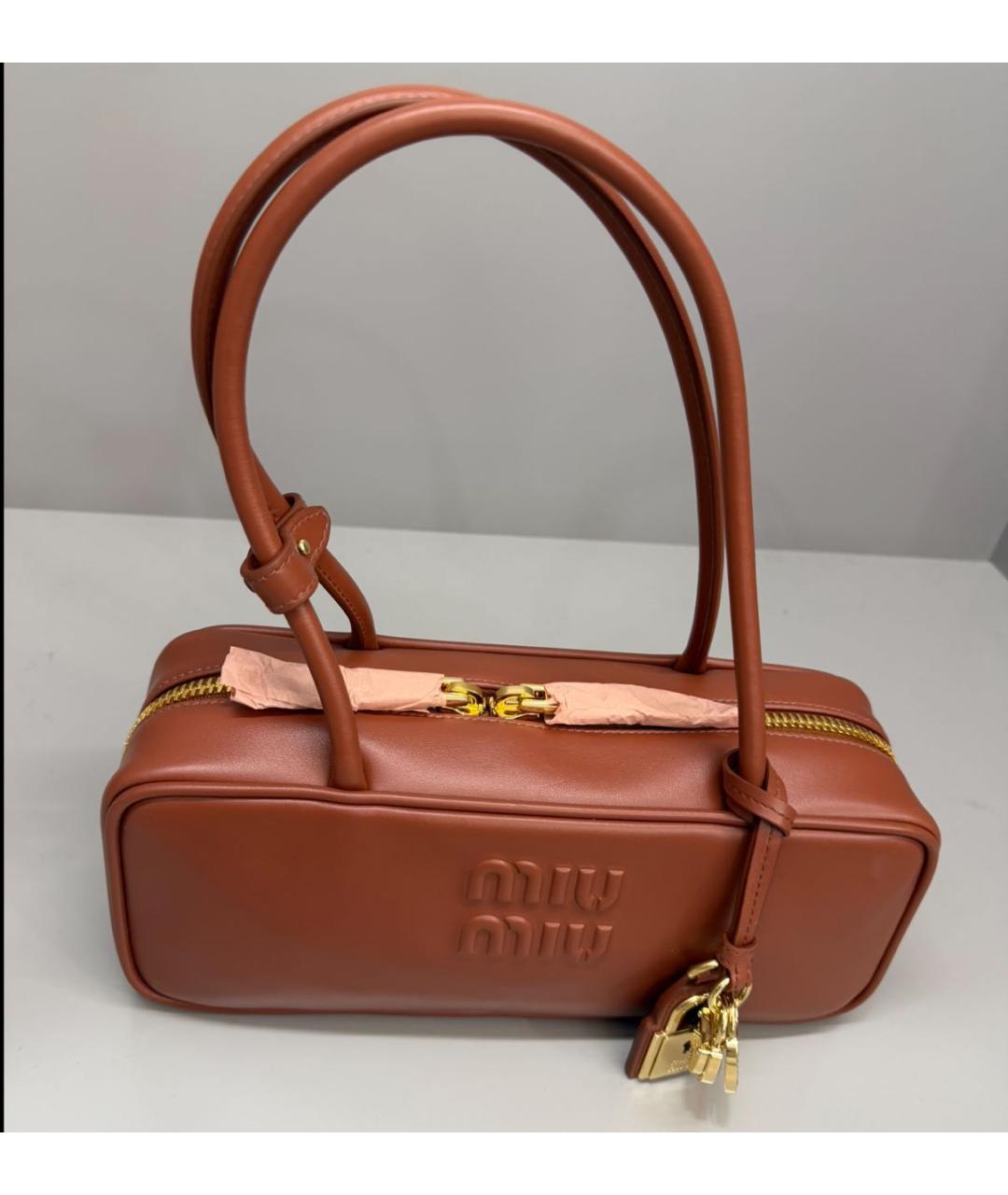 MIU MIU Коричневая кожаная сумка с короткими ручками, фото 2