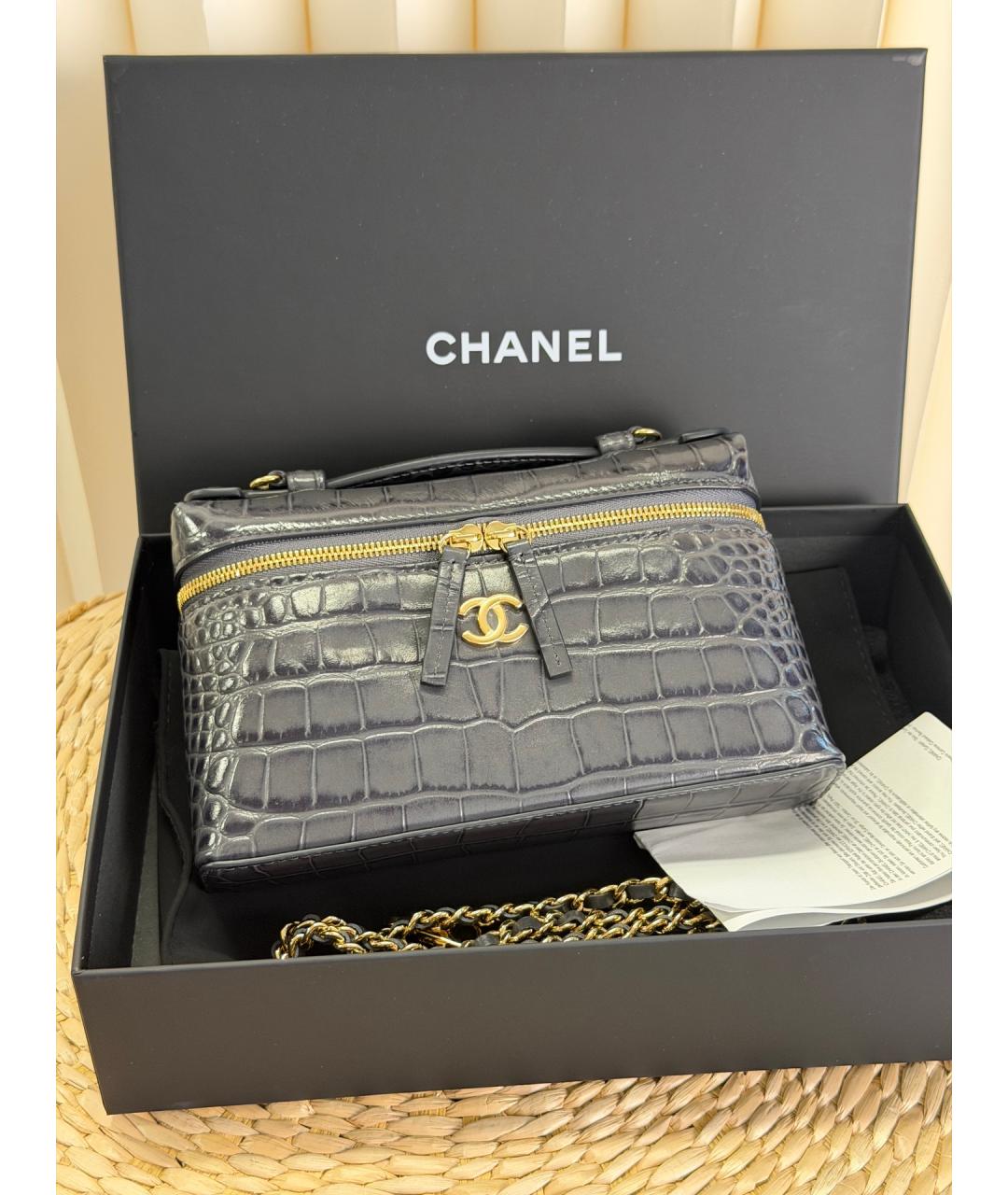 CHANEL Синяя кожаная сумка с короткими ручками, фото 3