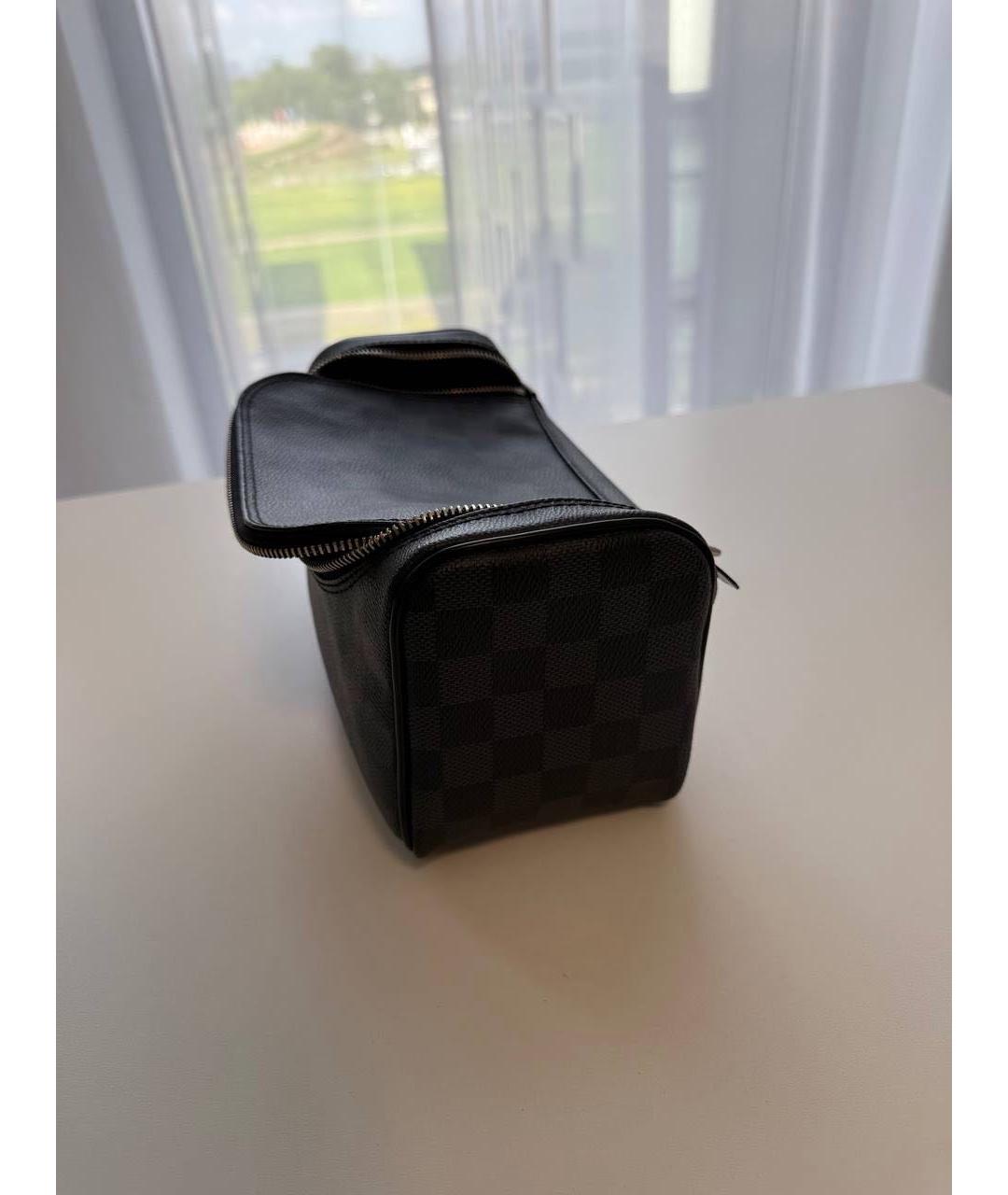 LOUIS VUITTON Черная кожаная барсетка, фото 5