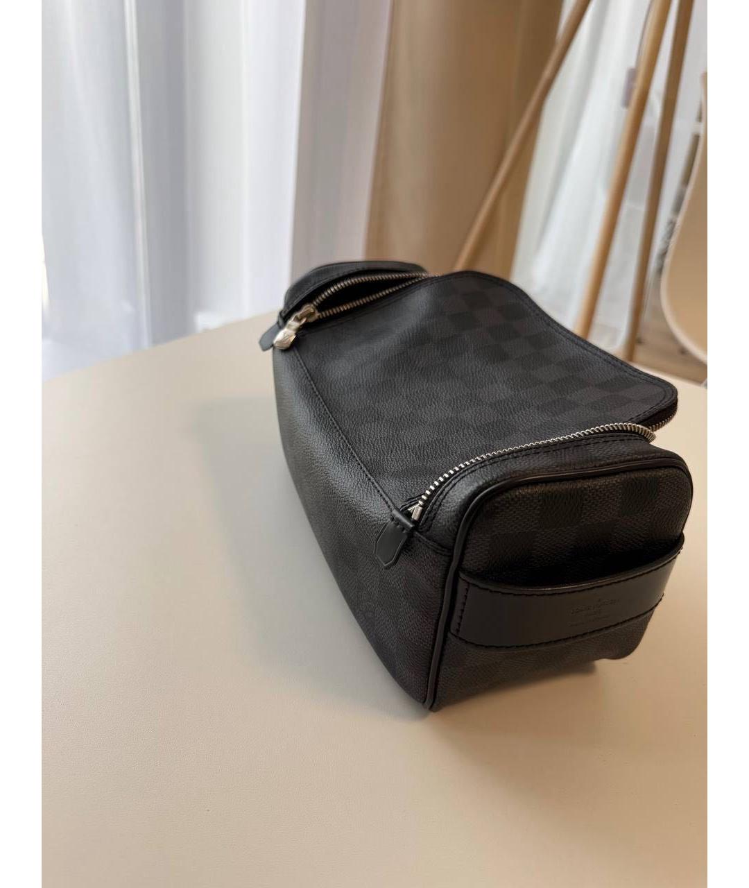LOUIS VUITTON Черная кожаная барсетка, фото 3