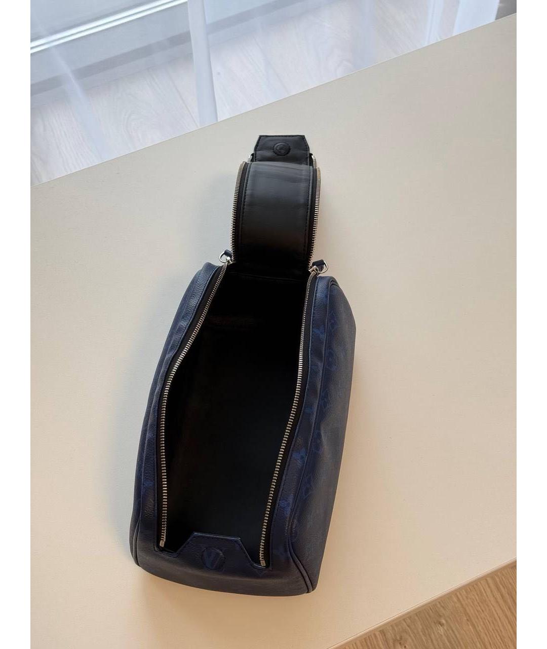 LOUIS VUITTON Темно-синяя кожаная барсетка, фото 4