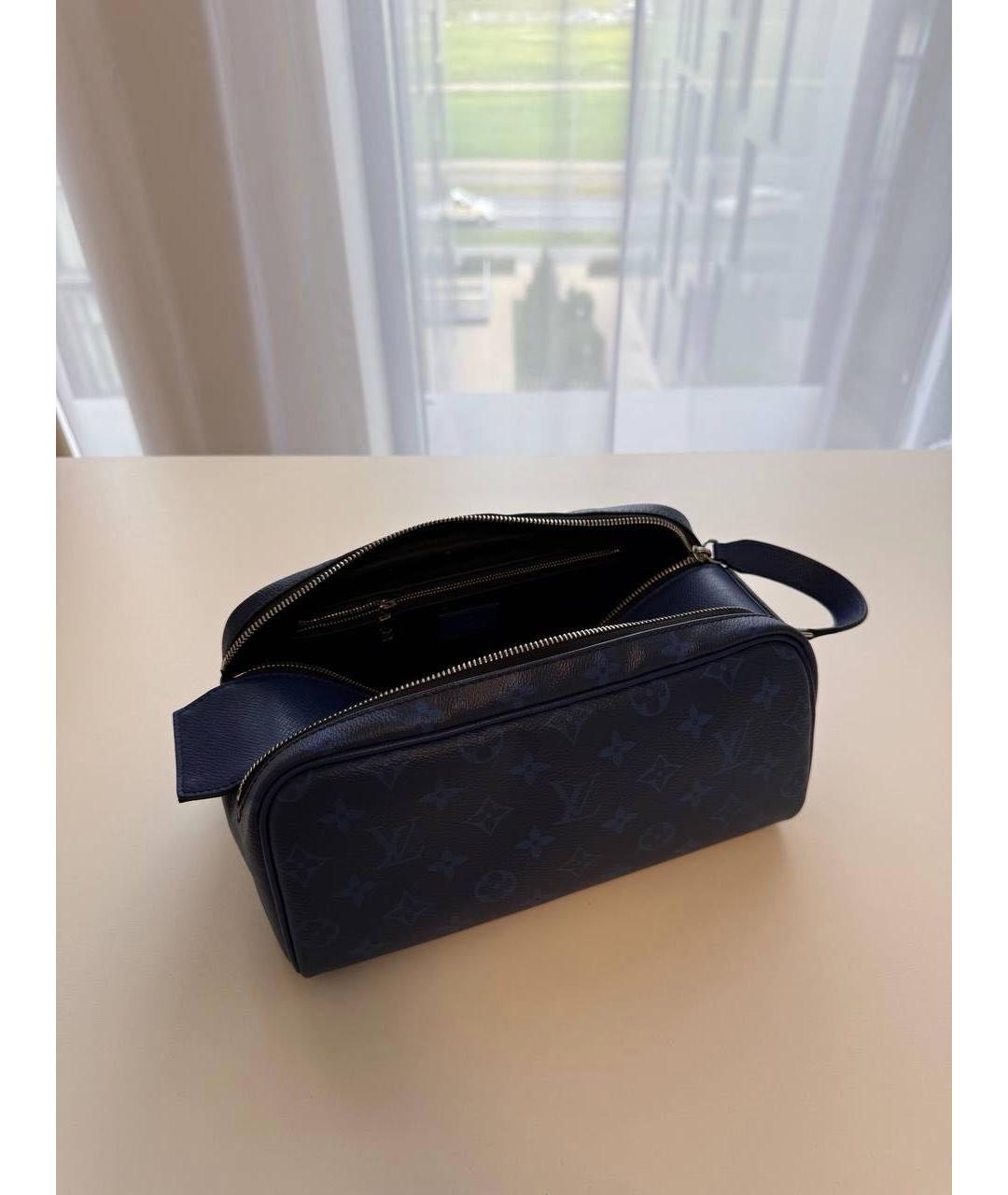 LOUIS VUITTON Темно-синяя кожаная барсетка, фото 9