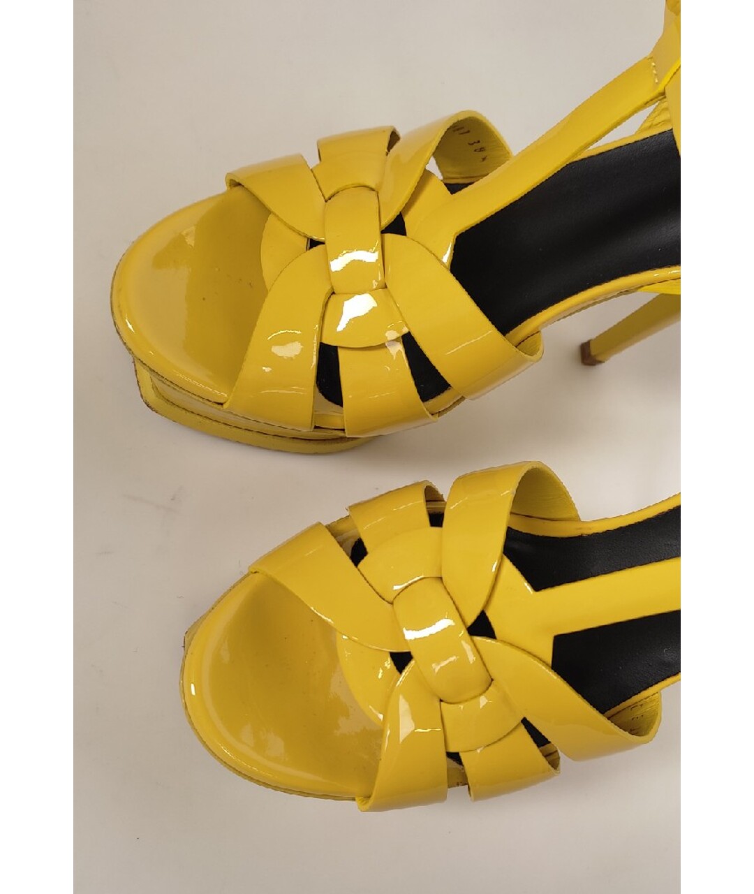 SAINT LAURENT Желтые босоножки из лакированной кожи, фото 7