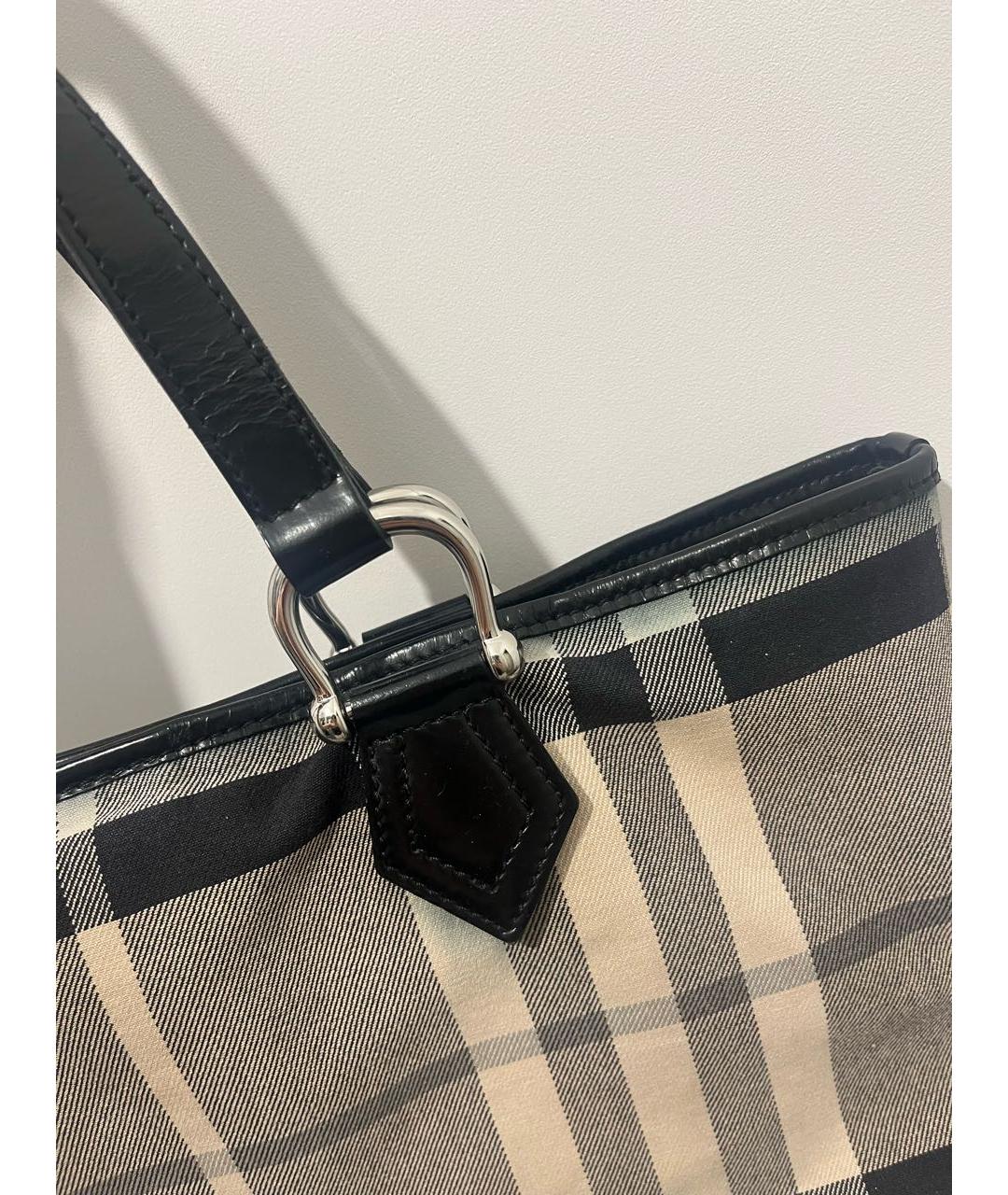 BURBERRY Черная сумка с короткими ручками из лакированной кожи, фото 4
