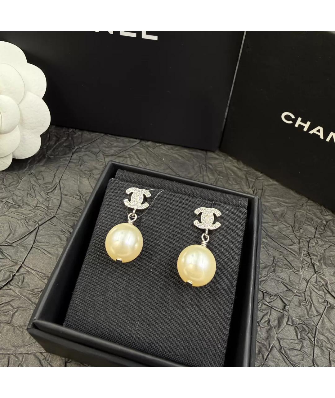 CHANEL Белые жемчужные серьги, фото 4
