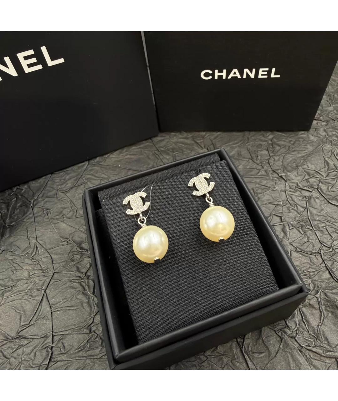 CHANEL Белые жемчужные серьги, фото 5