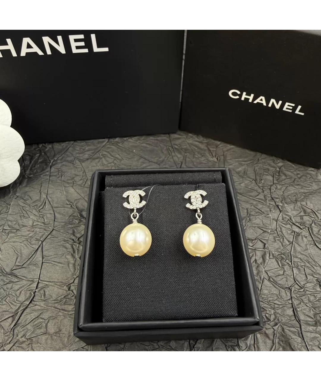 CHANEL Белые жемчужные серьги, фото 6