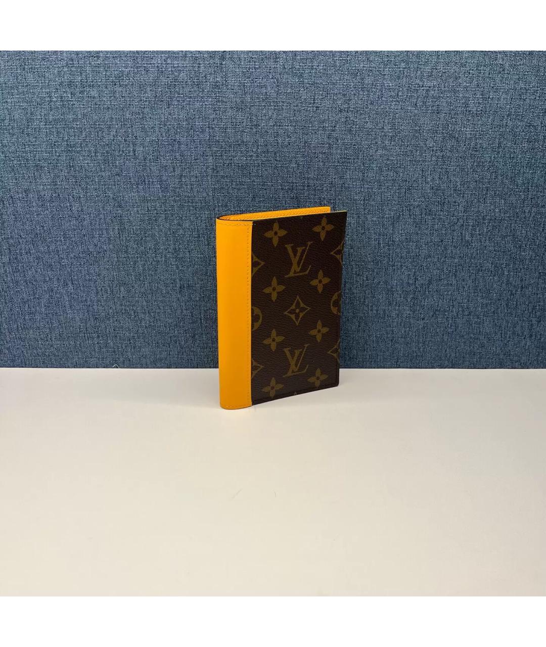 LOUIS VUITTON Коричневый кожаный кардхолдер, фото 3