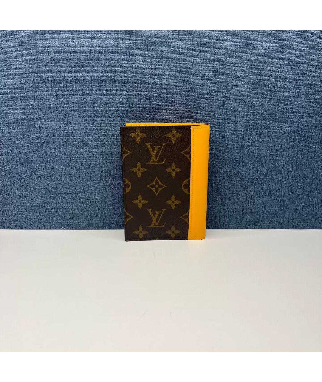 LOUIS VUITTON Коричневый кожаный кардхолдер, фото 2