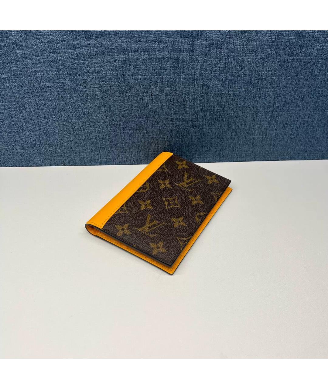 LOUIS VUITTON Коричневый кожаный кардхолдер, фото 5