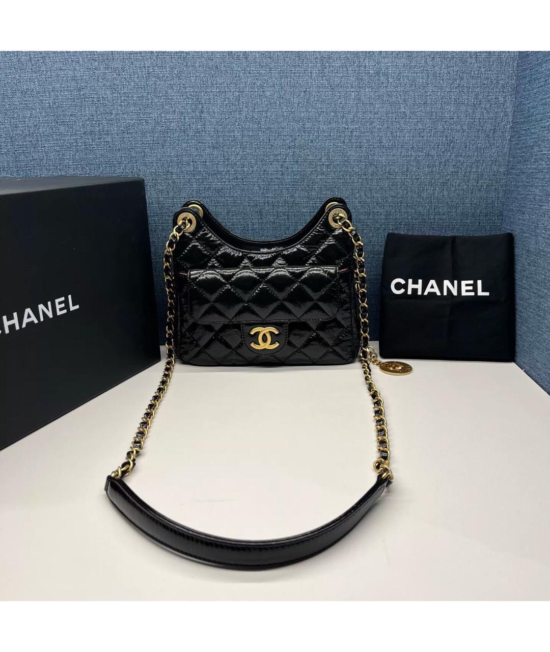 CHANEL Черная сумка через плечо из лакированной кожи, фото 8