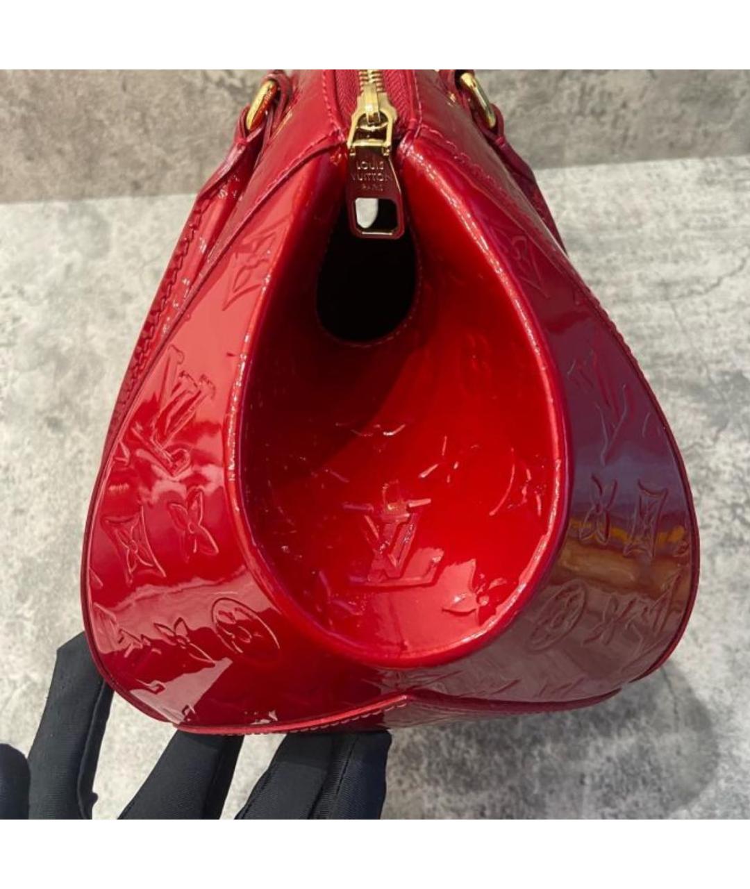 LOUIS VUITTON Красная сумка с короткими ручками из лакированной кожи, фото 5