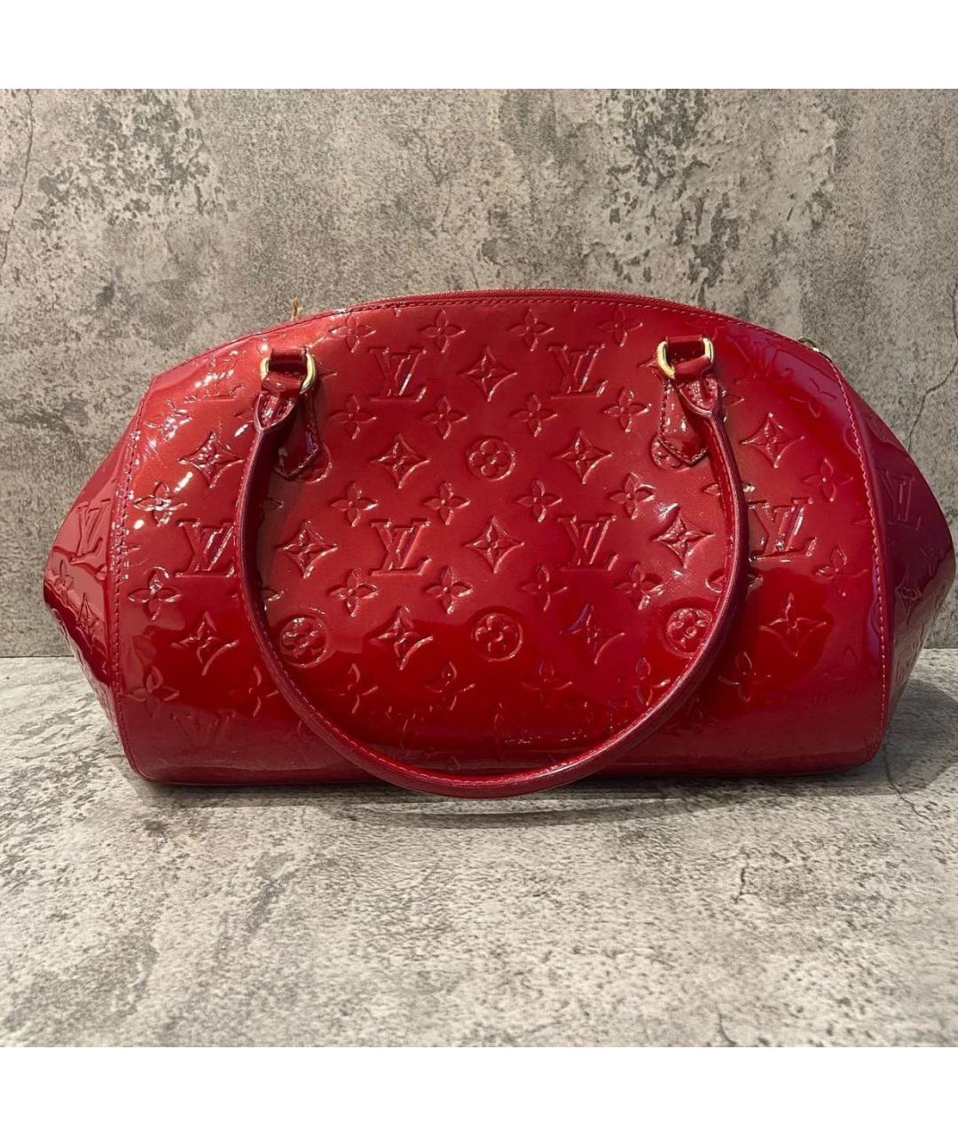 LOUIS VUITTON Красная сумка с короткими ручками из лакированной кожи, фото 2
