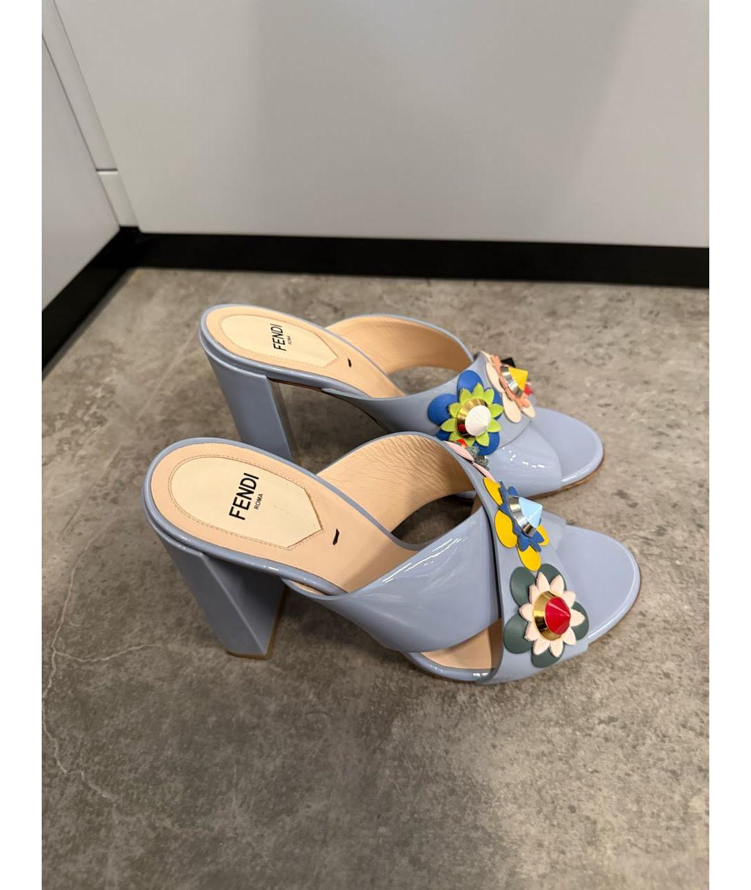 FENDI Голубые мюли из лакированной кожи, фото 2