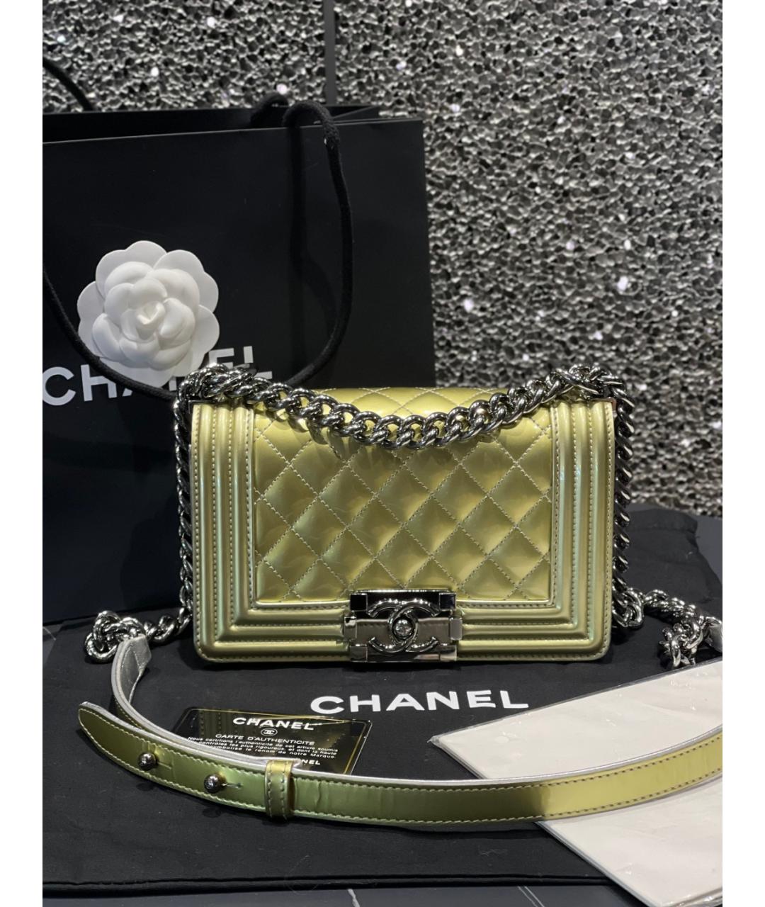 CHANEL Золотая сумка через плечо из лакированной кожи, фото 10