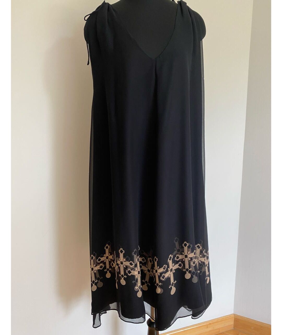 THOMAS WYLDE Черное шелковое коктейльное платье, фото 8