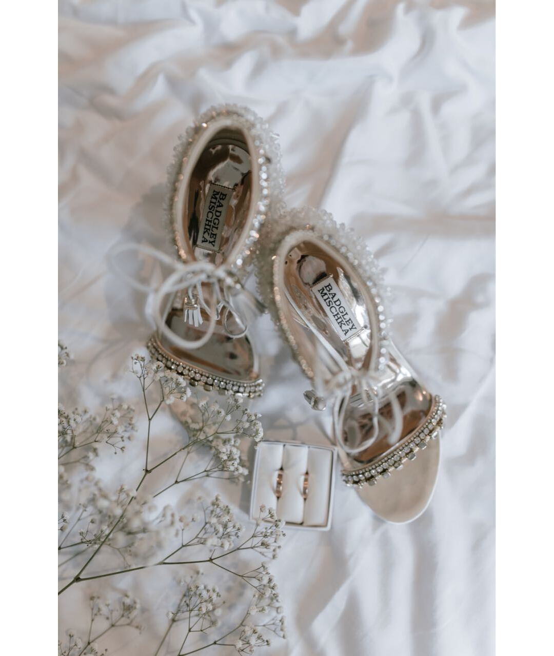 BADGLEY MISCHKA Белые свадебные туфли на высоком каблуке, фото 8