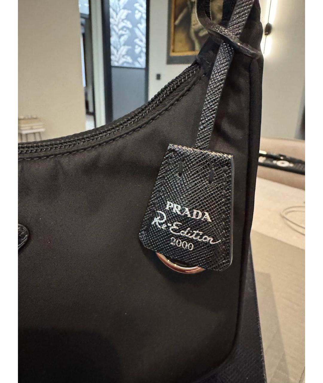 PRADA Черная нейлоновая сумка с короткими ручками, фото 5