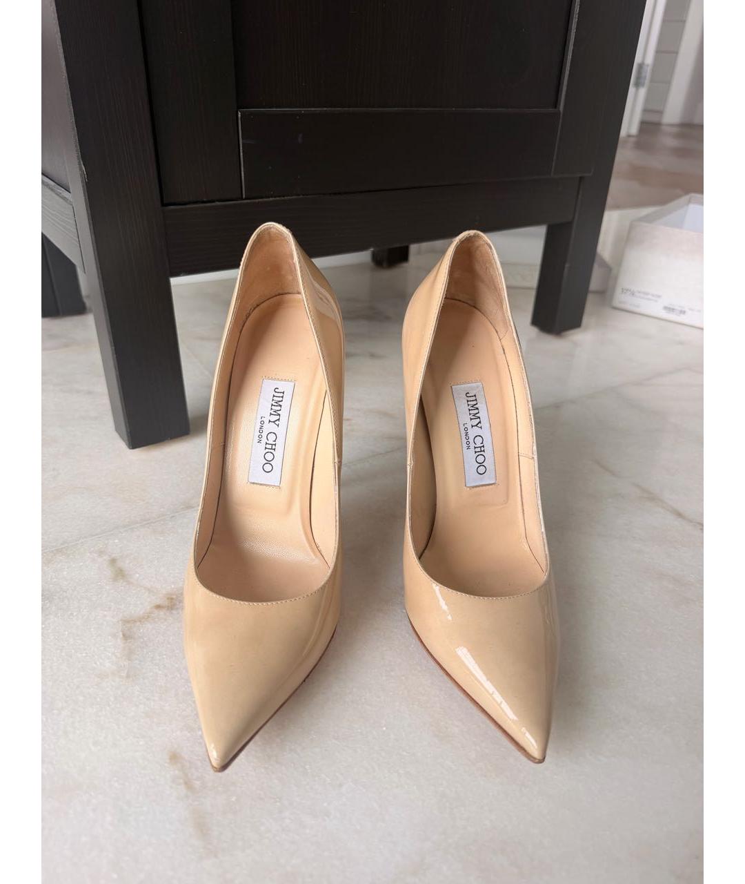 JIMMY CHOO Бежевые туфли из лакированной кожи, фото 2