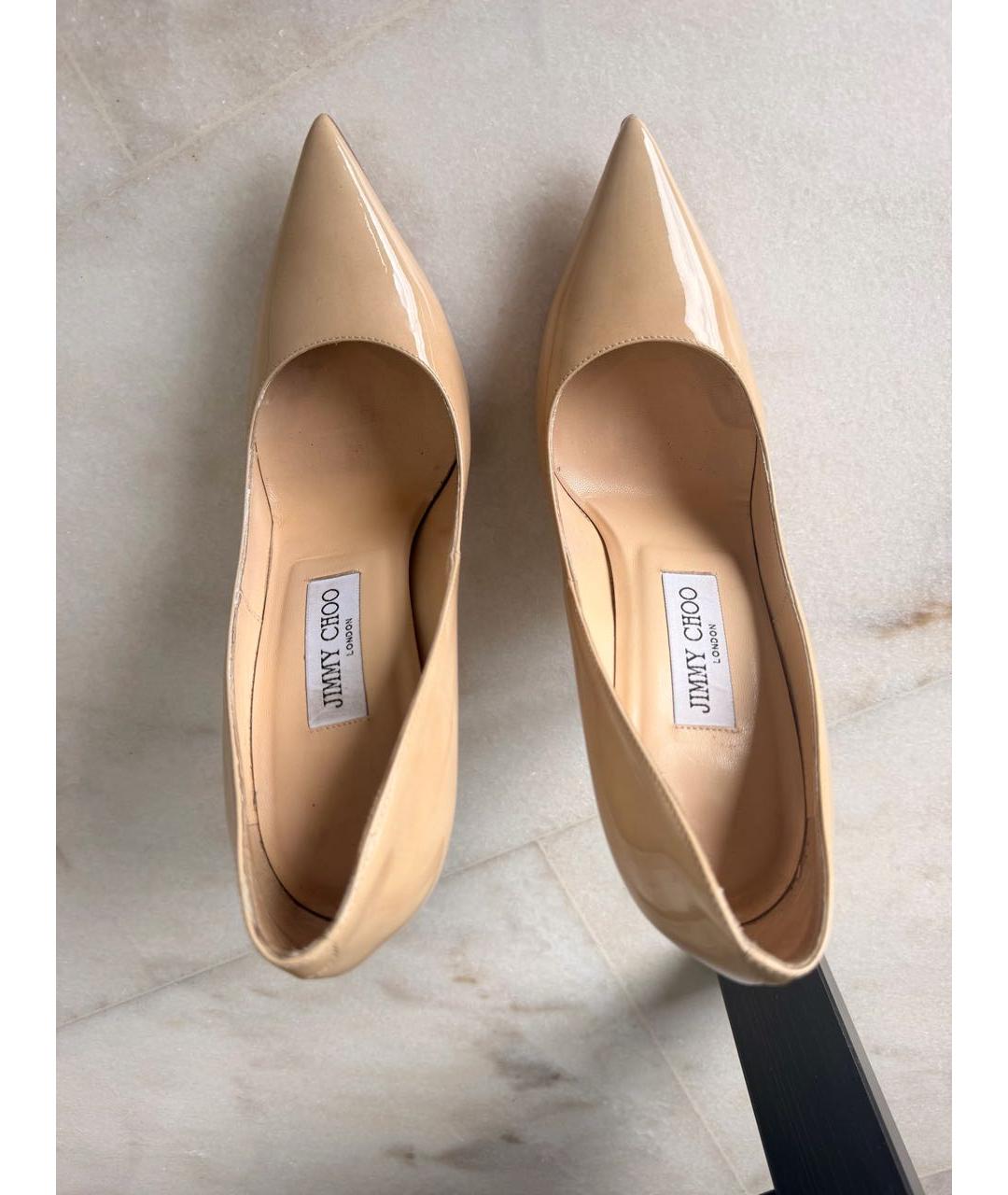 JIMMY CHOO Бежевые туфли из лакированной кожи, фото 3