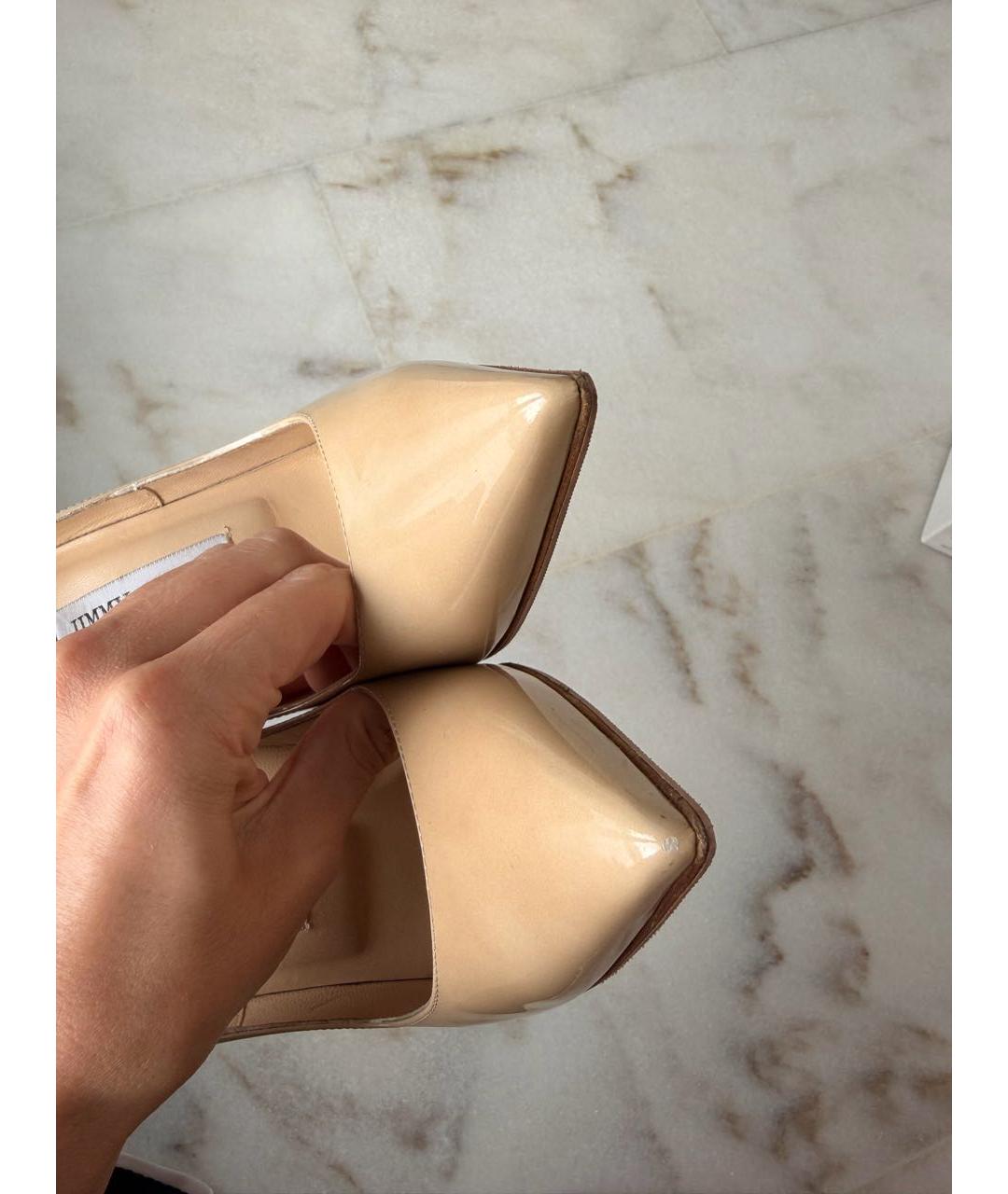 JIMMY CHOO Бежевые туфли из лакированной кожи, фото 8