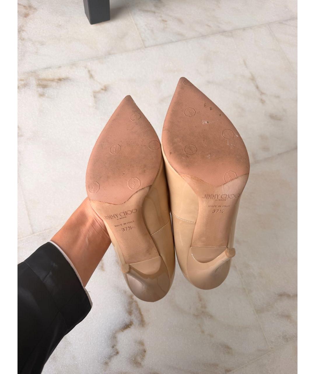JIMMY CHOO Бежевые туфли из лакированной кожи, фото 6