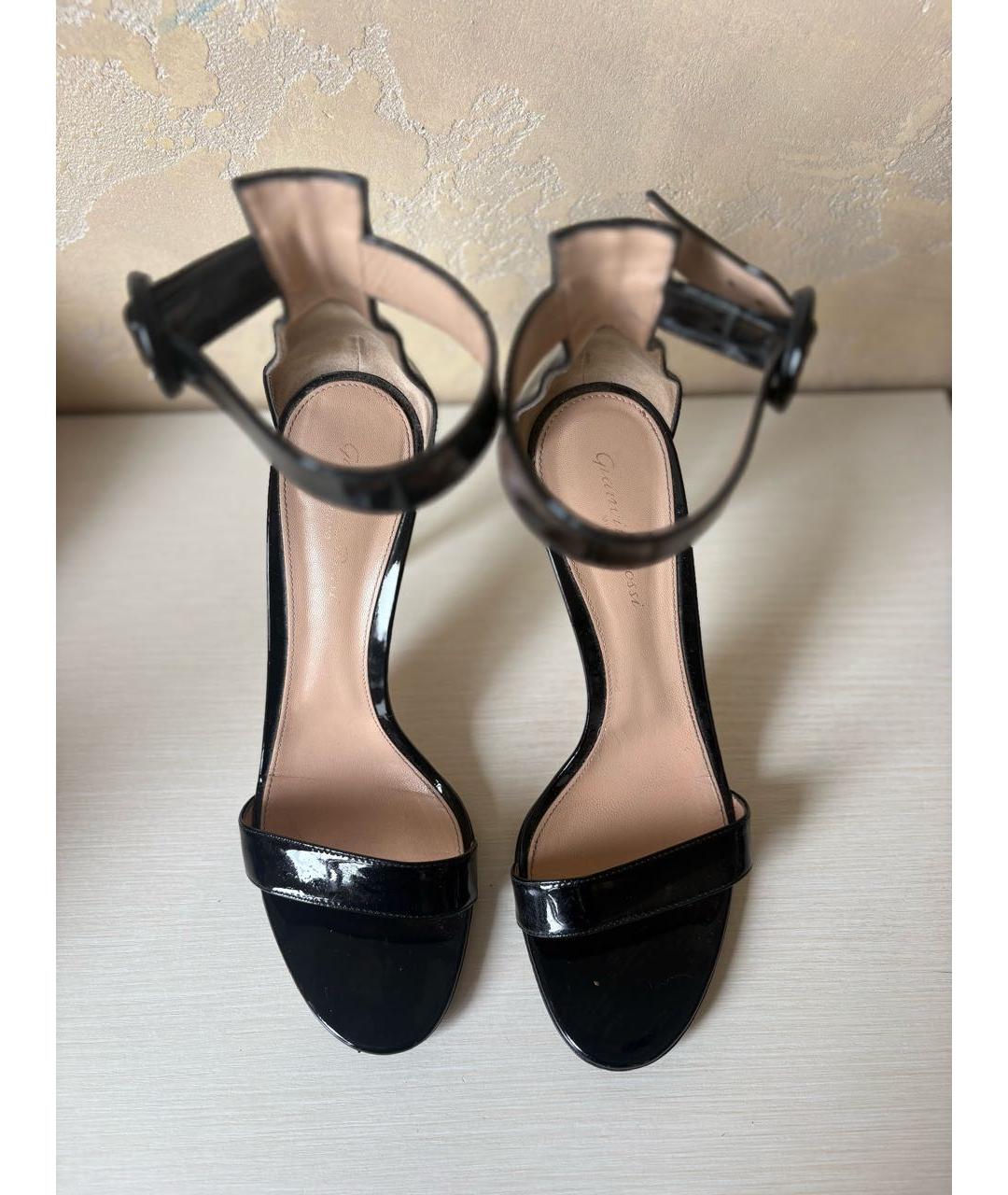 GIANVITO ROSSI Черные босоножки из лакированной кожи, фото 3