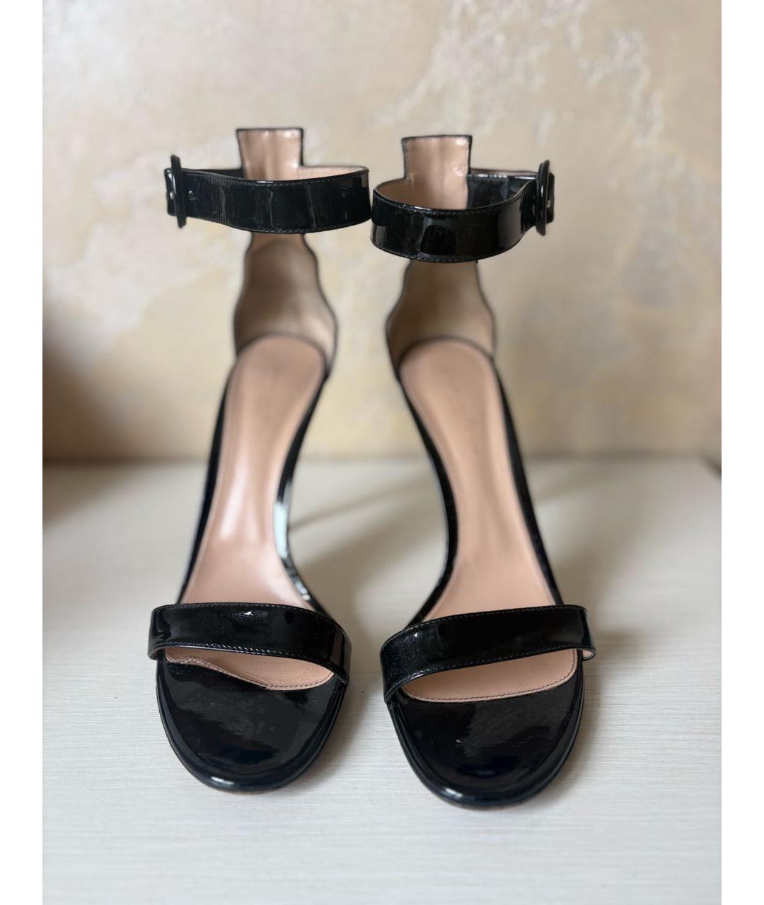 GIANVITO ROSSI Черные босоножки из лакированной кожи, фото 2