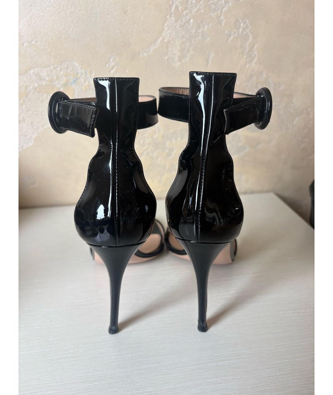 GIANVITO ROSSI Черные босоножки из лакированной кожи, фото 4