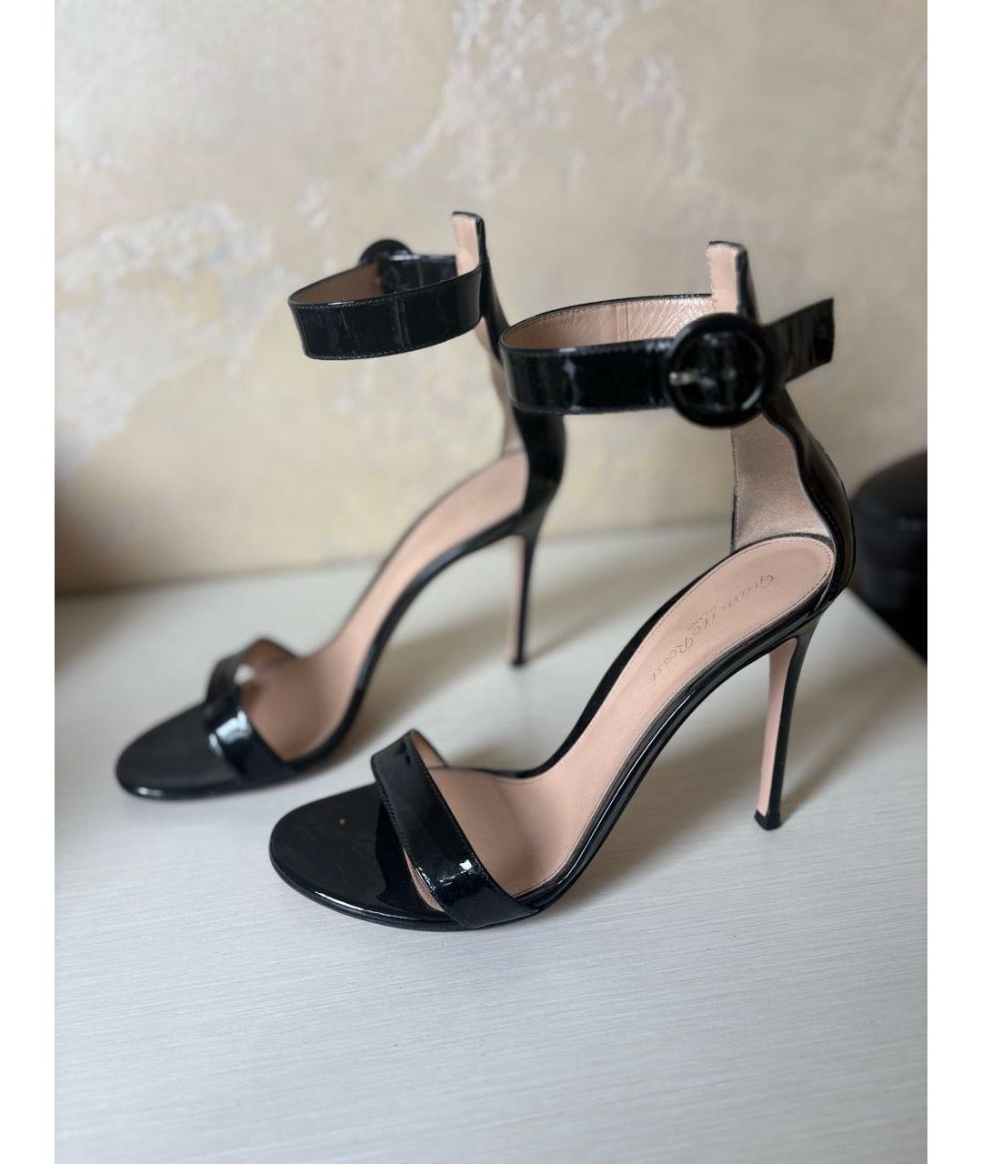 GIANVITO ROSSI Черные босоножки из лакированной кожи, фото 5