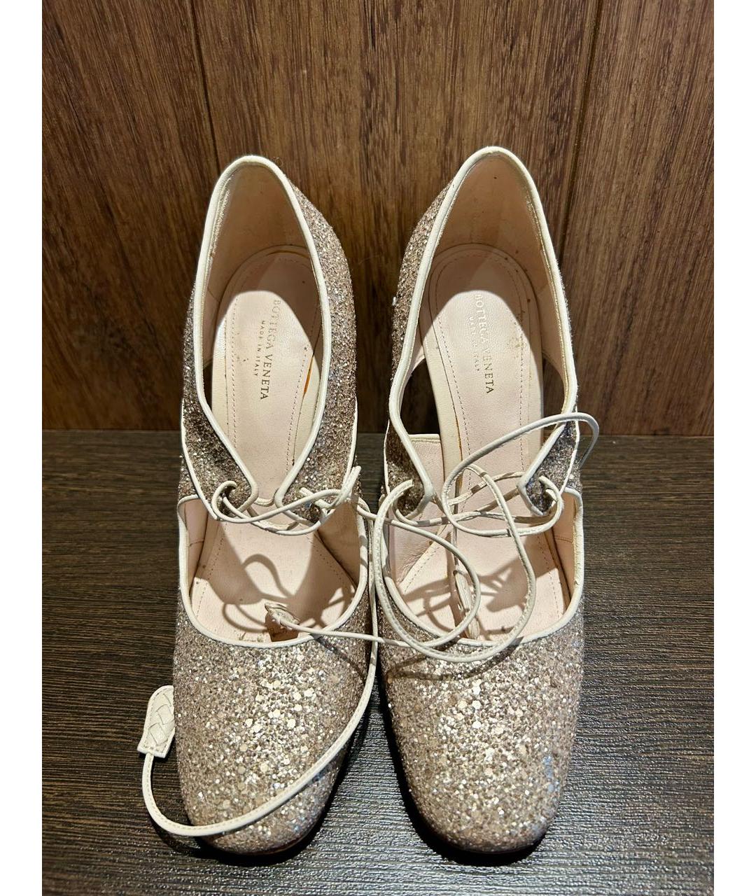 BOTTEGA VENETA Золотые кожаные туфли, фото 2