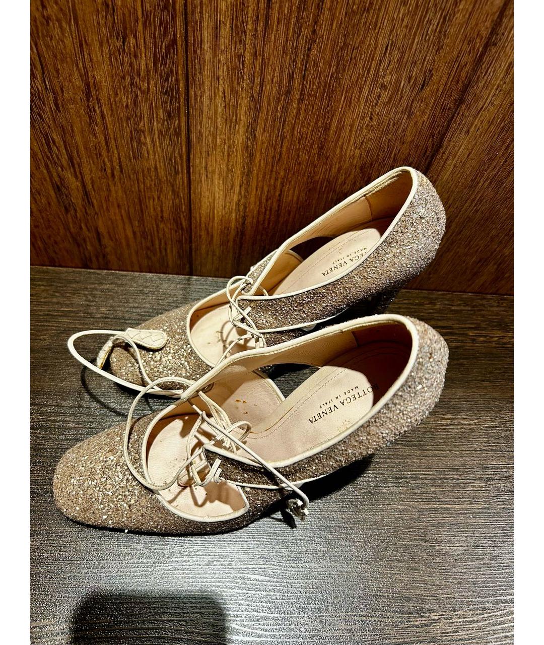 BOTTEGA VENETA Золотые кожаные туфли, фото 6