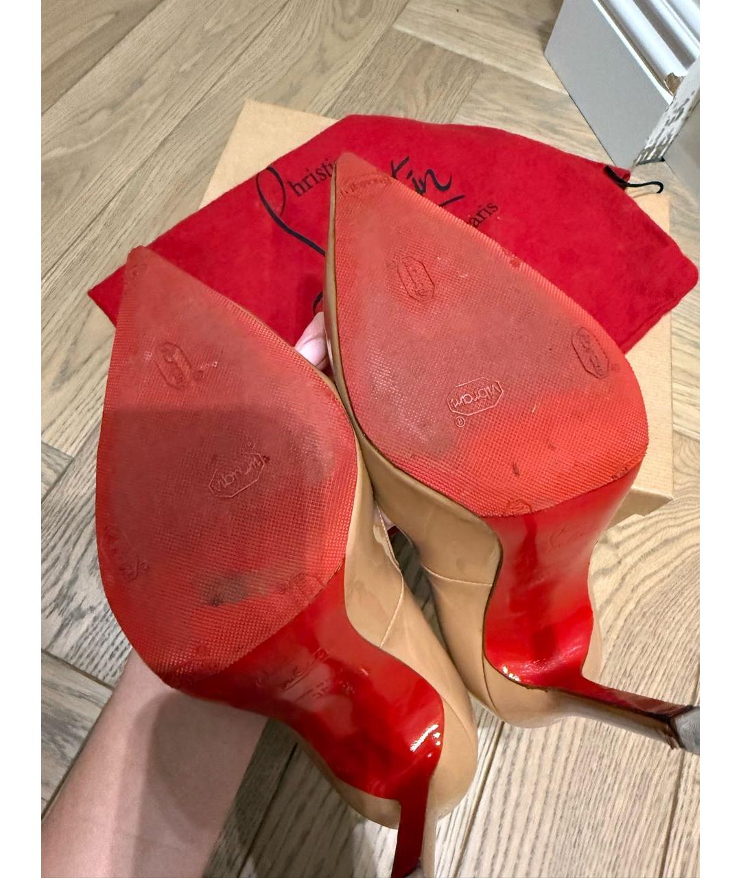 CHRISTIAN LOUBOUTIN Бежевые туфли из лакированной кожи, фото 6