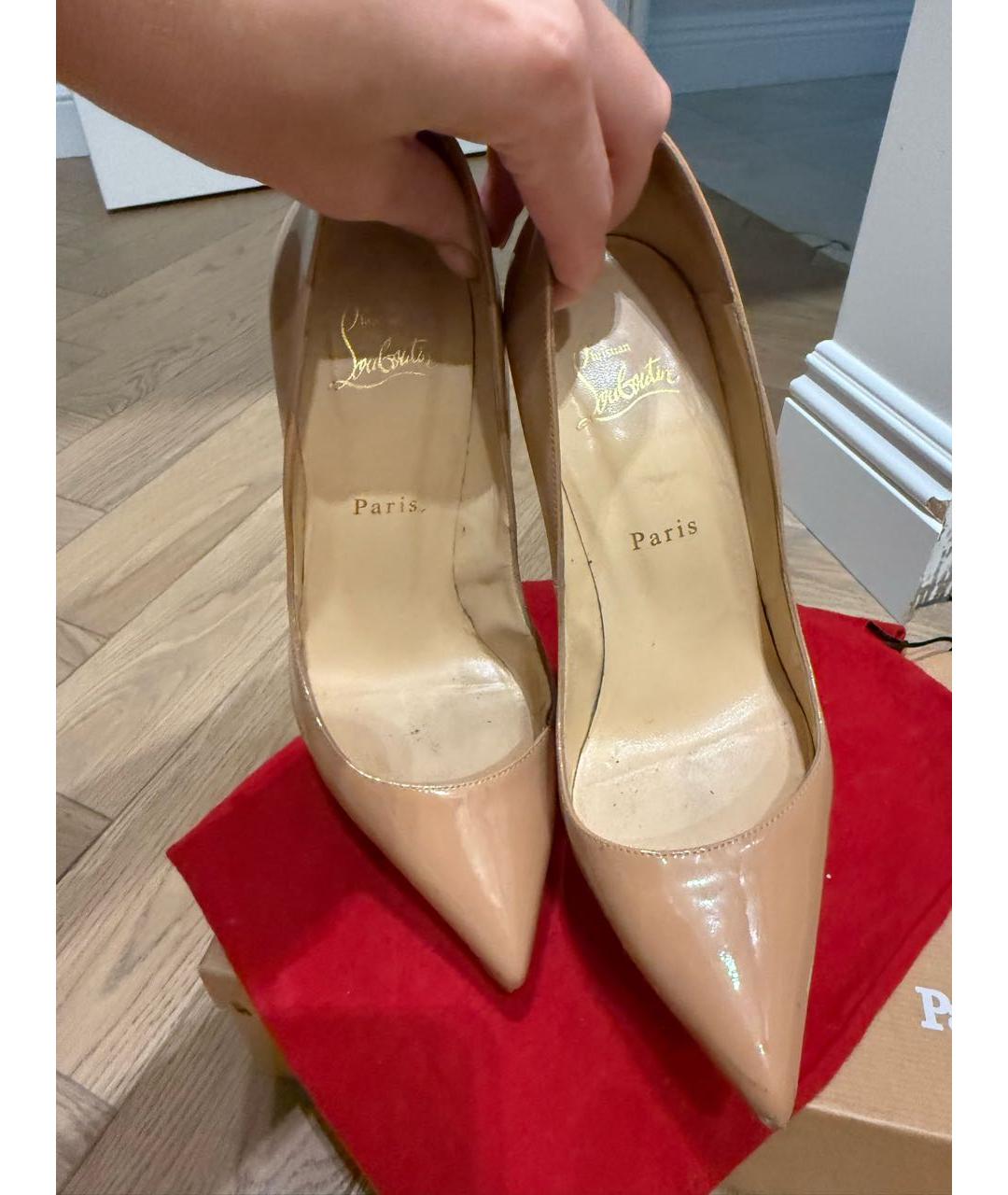 CHRISTIAN LOUBOUTIN Бежевые туфли из лакированной кожи, фото 2
