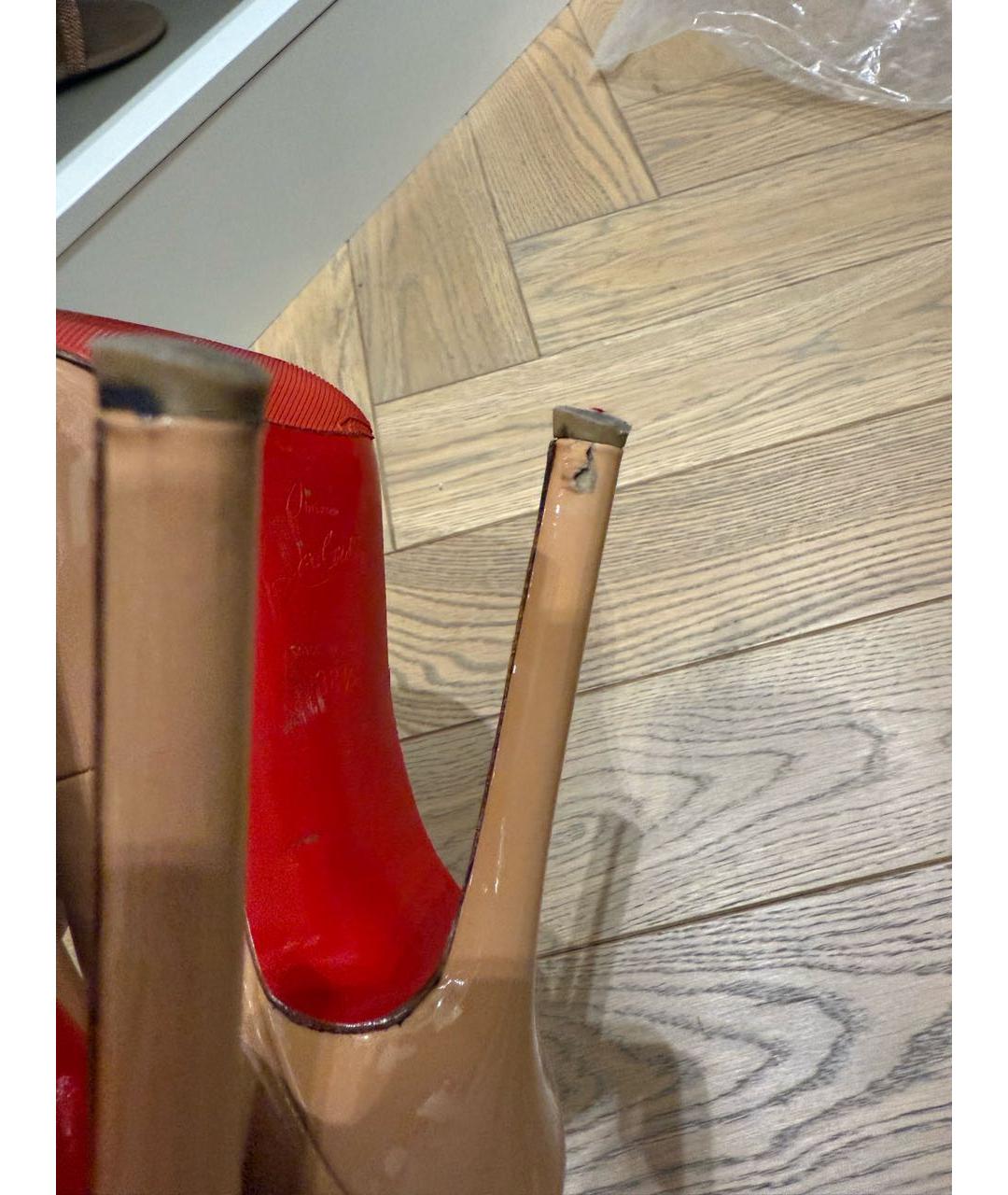 CHRISTIAN LOUBOUTIN Бежевые туфли из лакированной кожи, фото 8