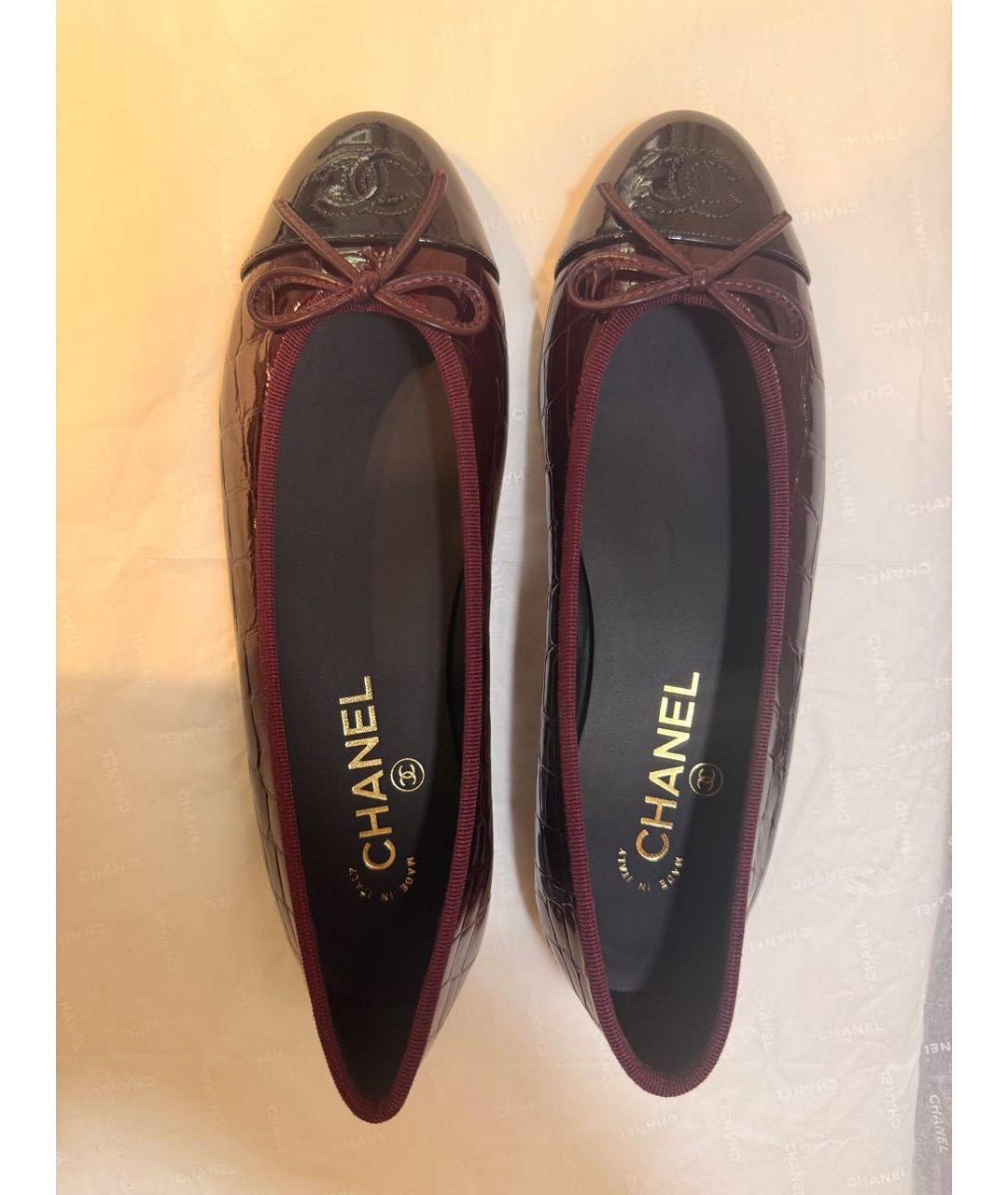 CHANEL Бордовые балетки из лакированной кожи, фото 2