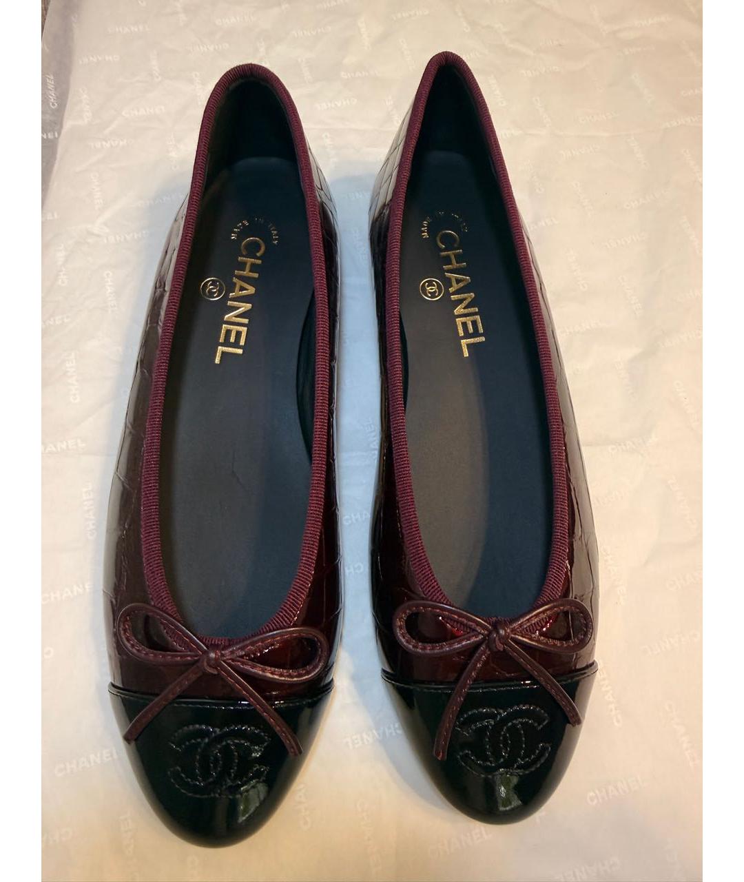 CHANEL Бордовые балетки из лакированной кожи, фото 3