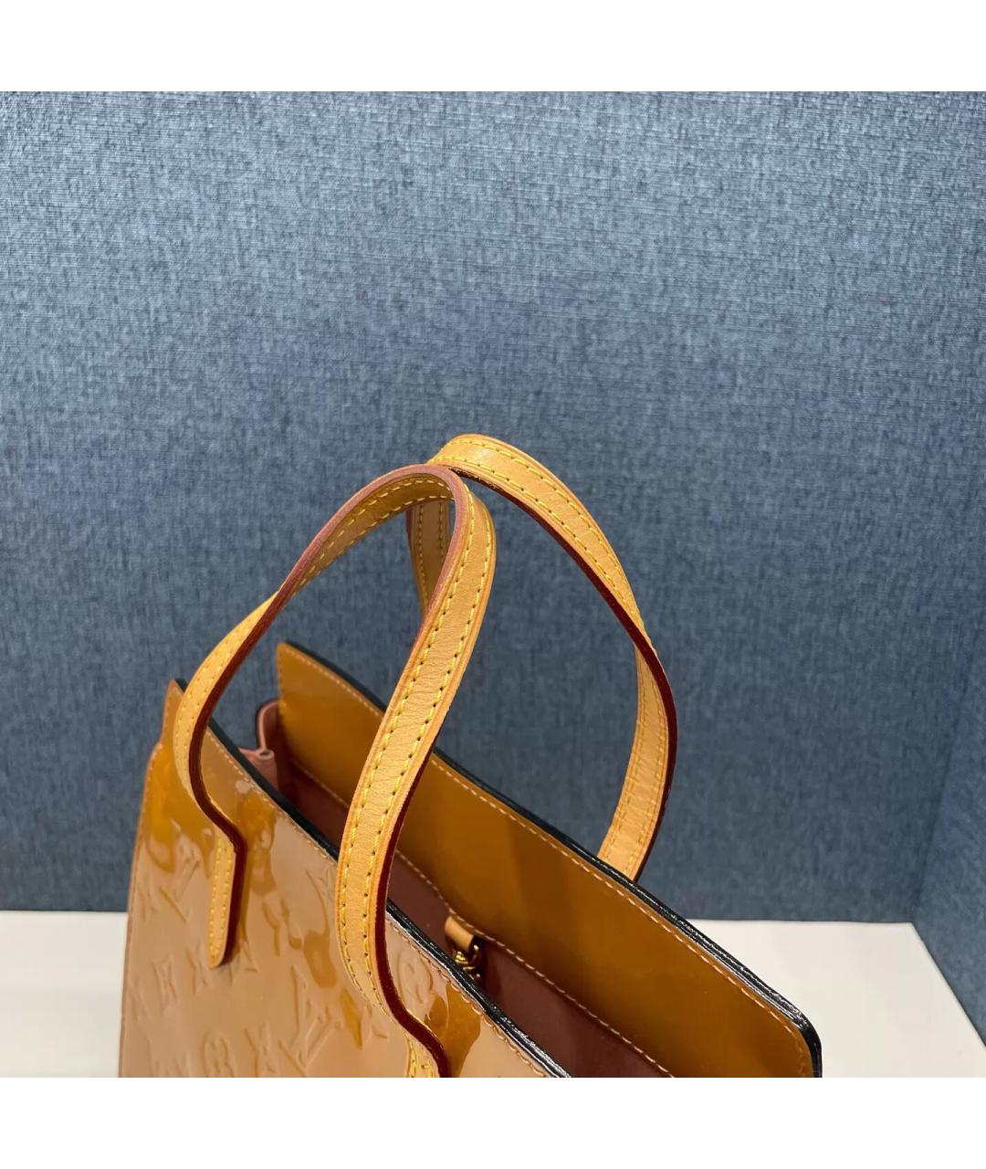 LOUIS VUITTON Бежевая сумка с короткими ручками из лакированной кожи, фото 7