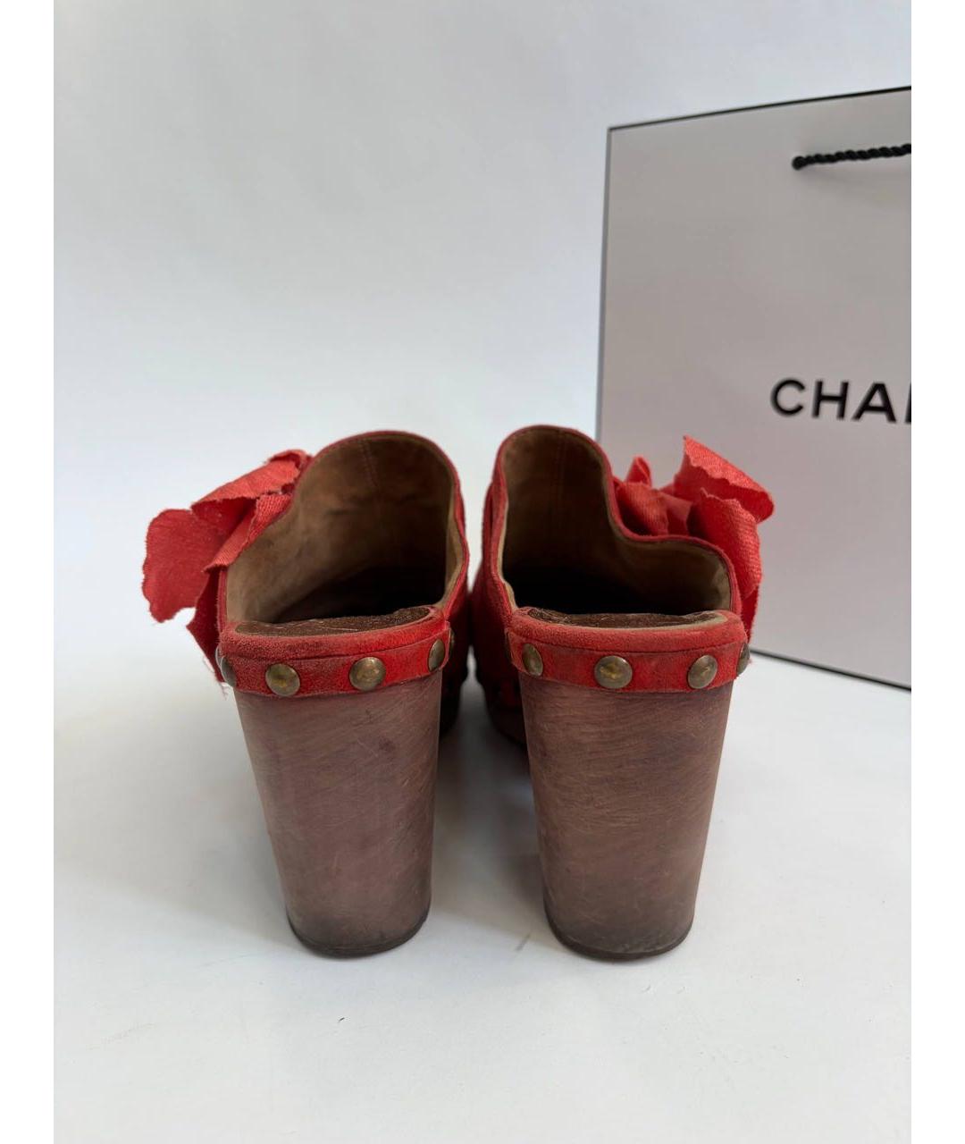 CHANEL Красные замшевые сабо, фото 4