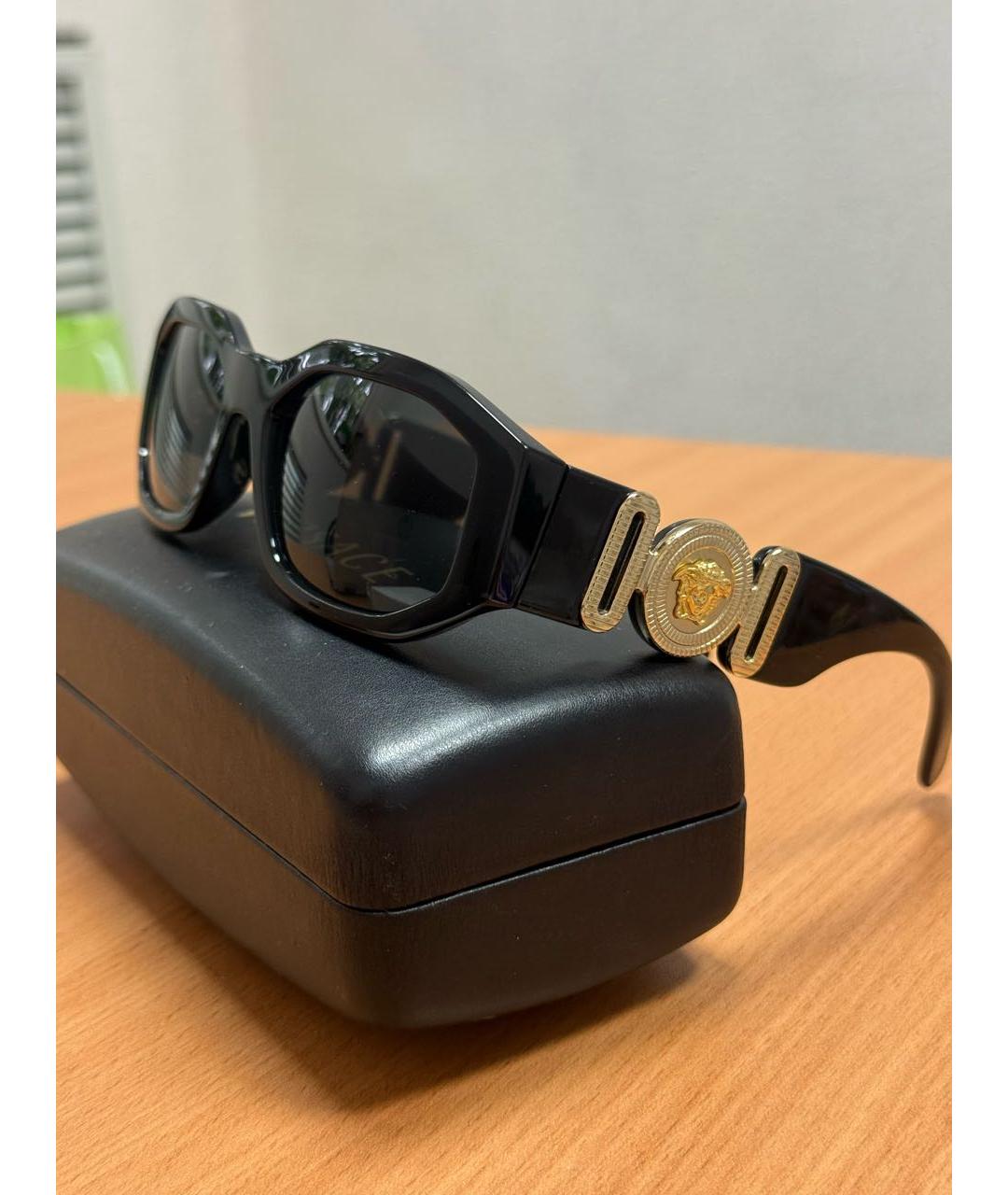 VERSACE Черные пластиковые солнцезащитные очки, фото 2